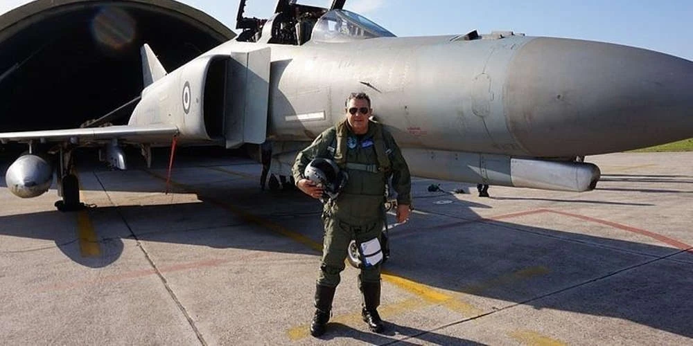 Ναύαρχος, πιλότος και ΟΥΚΑΣ – Η αγάπη του Π. Καμμένου για τη στολή και η «αφωνία» εκ μέρους του στρατεύματος